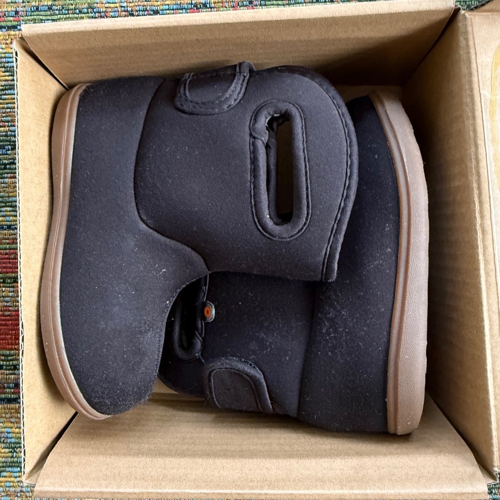 Baby Bogs size 9 - rain boots - winter boots - water proof sherpa lined - black